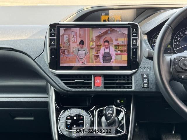 Toyota VOXY 2019-07 8223198-18
