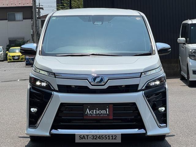 Toyota VOXY 2019-07 8223198-2