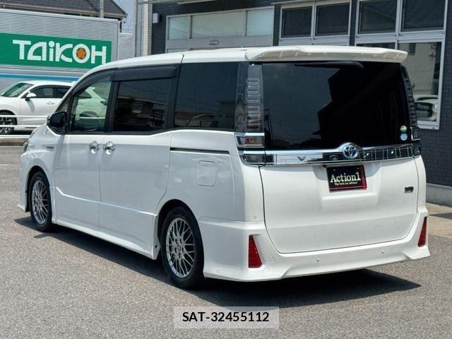 Toyota VOXY 2019-07 8223198-3