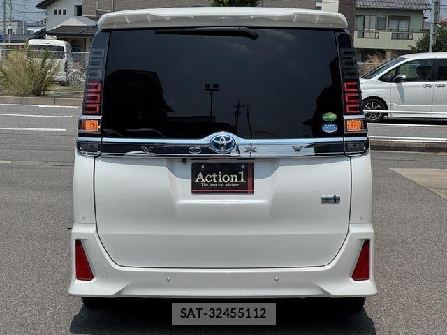 Toyota VOXY 2019-07 8223198-4