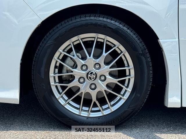 Toyota VOXY 2019-07 8223198-7