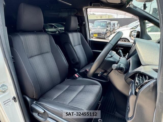 Toyota VOXY 2019-07 8223198-8