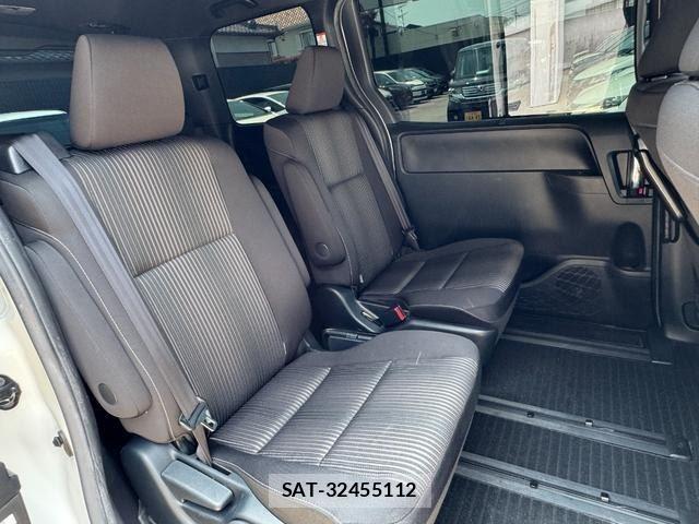 Toyota VOXY 2019-07 8223198-9