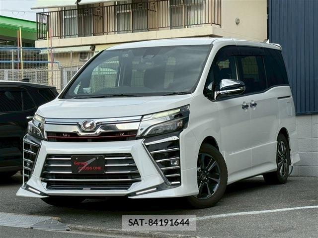 Toyota VOXY 2018-01 8223201-0