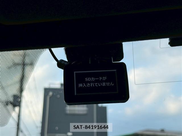 Toyota VOXY 2018-01 8223201-15