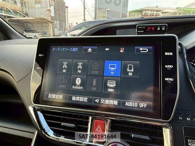 Toyota VOXY 2018-01 8223201-3