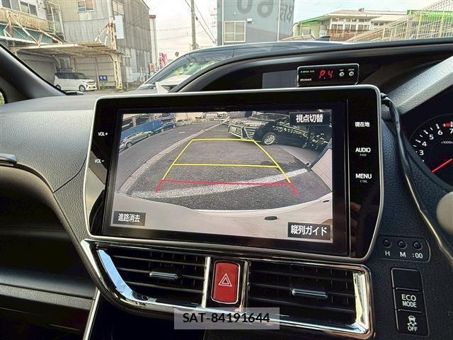 Toyota VOXY 2018-01 8223201-5
