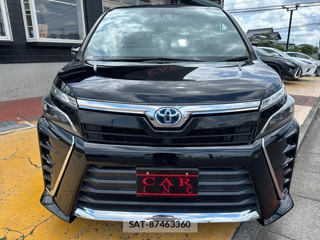 Toyota VOXY 2018-05 8223253-1