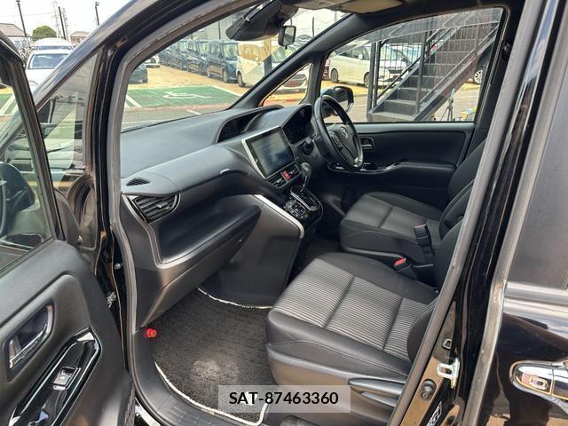 Toyota VOXY 2018-05 8223253-11