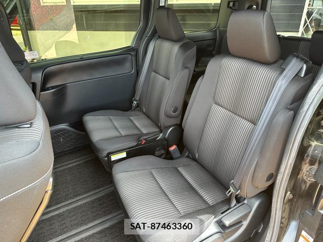 Toyota VOXY 2018-05 8223253-15