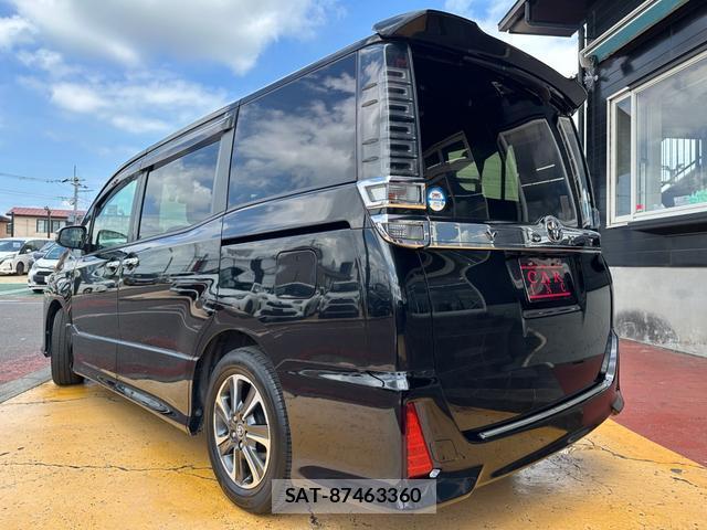Toyota VOXY 2018-05 8223253-16