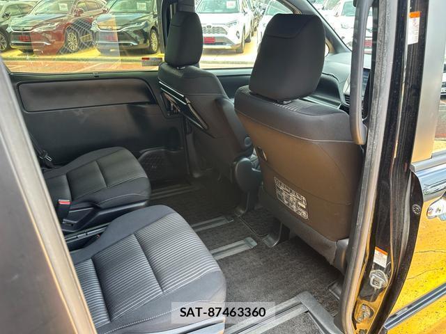 Toyota VOXY 2018-05 8223253-17