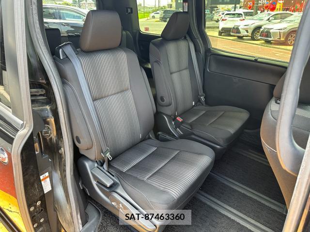 Toyota VOXY 2018-05 8223253-18