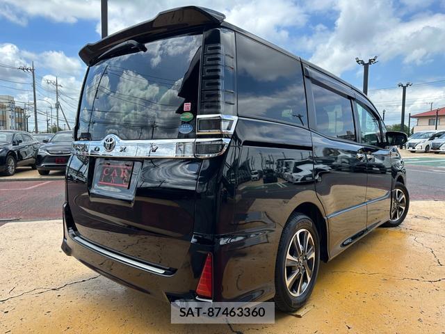 Toyota VOXY 2018-05 8223253-3