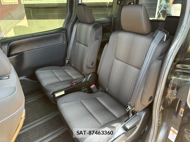 Toyota VOXY 2018-05 8223253-7