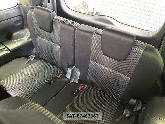 Toyota VOXY 2018-05 8223253-8