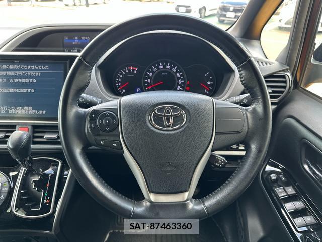 Toyota VOXY 2018-05 8223253-9