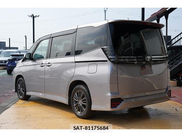 Toyota VOXY 2023-08 8223262-1