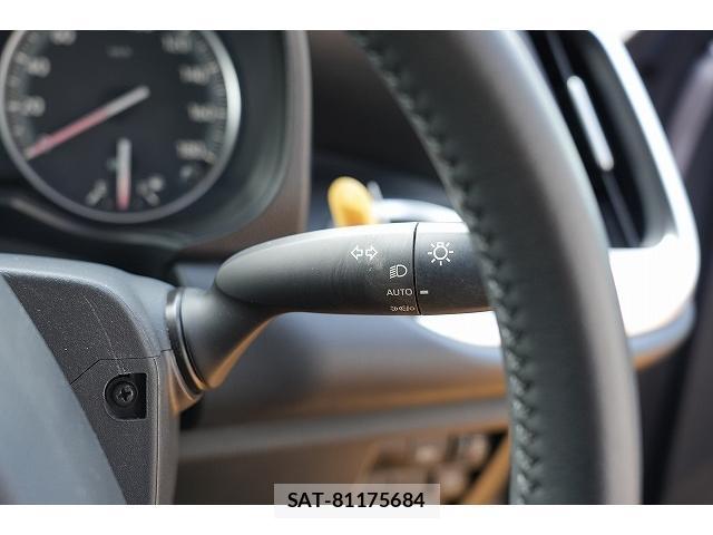 Toyota VOXY 2023-08 8223262-11