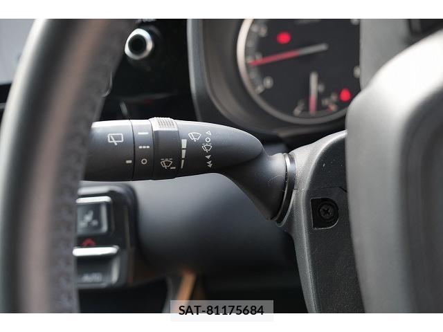 Toyota VOXY 2023-08 8223262-13