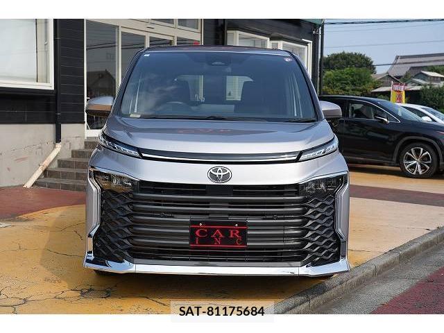 Toyota VOXY 2023-08 8223262-16