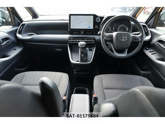 Toyota VOXY 2023-08 8223262-3