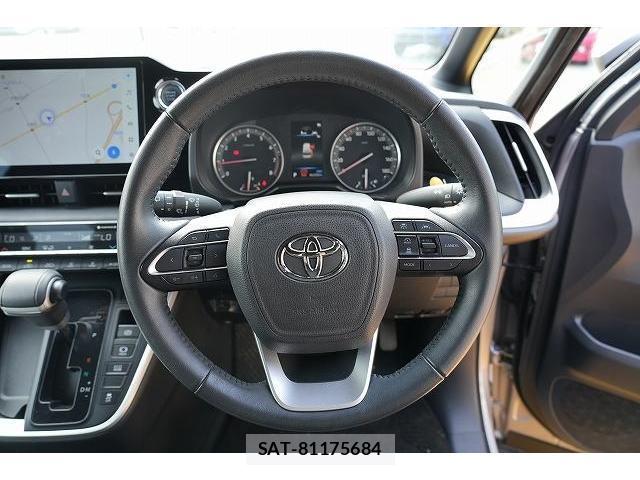 Toyota VOXY 2023-08 8223262-4