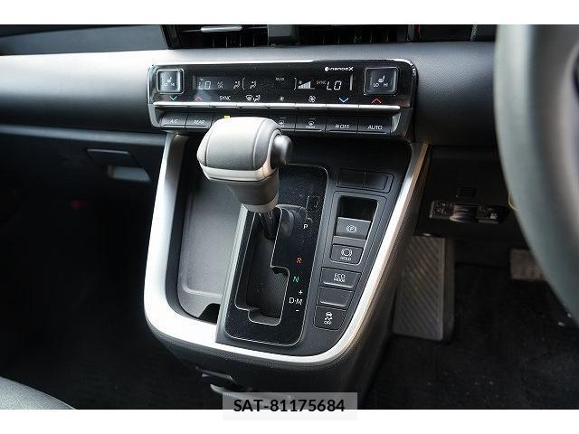 Toyota VOXY 2023-08 8223262-7