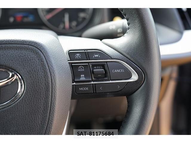 Toyota VOXY 2023-08 8223262-9