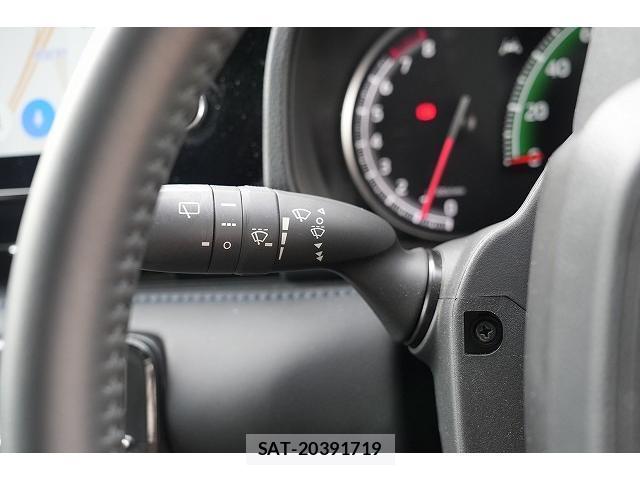 Toyota VOXY 2023-08 8223267-13