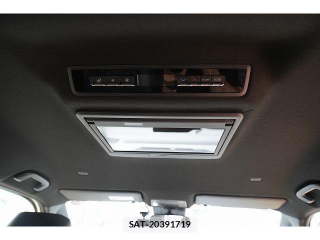 Toyota VOXY 2023-08 8223267-16