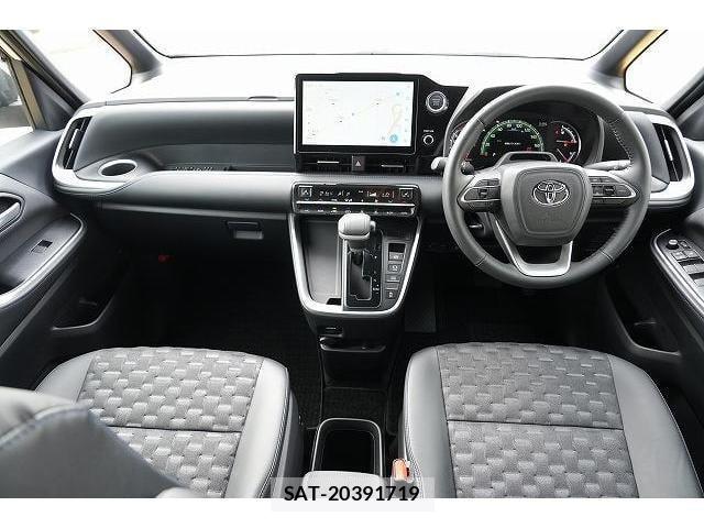 Toyota VOXY 2023-08 8223267-2