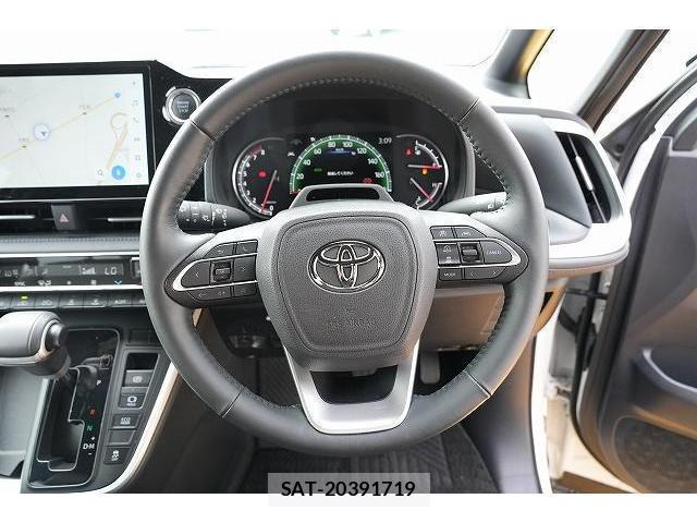 Toyota VOXY 2023-08 8223267-3