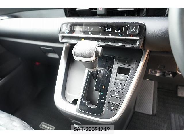 Toyota VOXY 2023-08 8223267-4