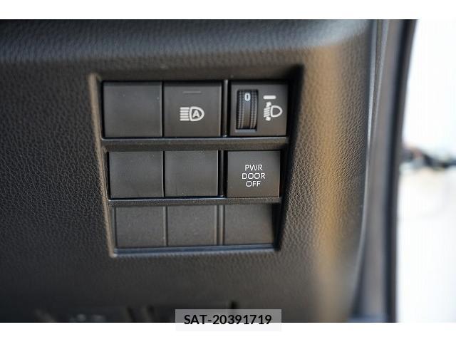 Toyota VOXY 2023-08 8223267-9