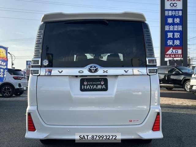Toyota VOXY 2021-06 8223311-10