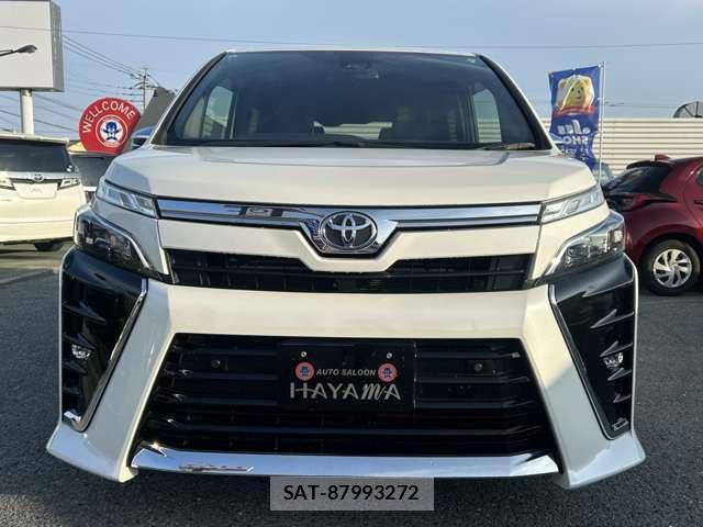 Toyota VOXY 2021-06 8223311-11