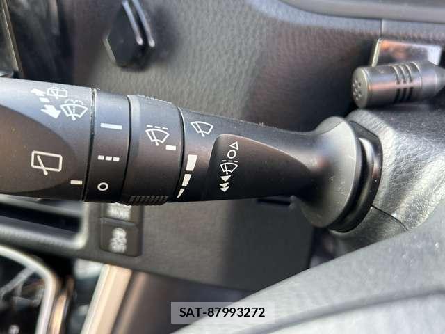Toyota VOXY 2021-06 8223311-15