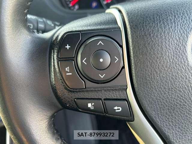 Toyota VOXY 2021-06 8223311-17