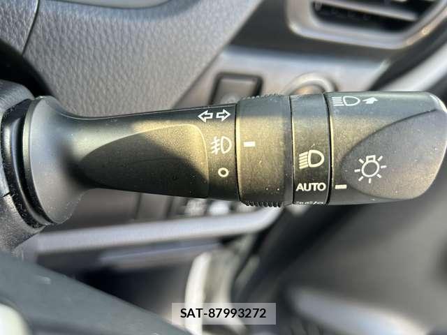 Toyota VOXY 2021-06 8223311-18