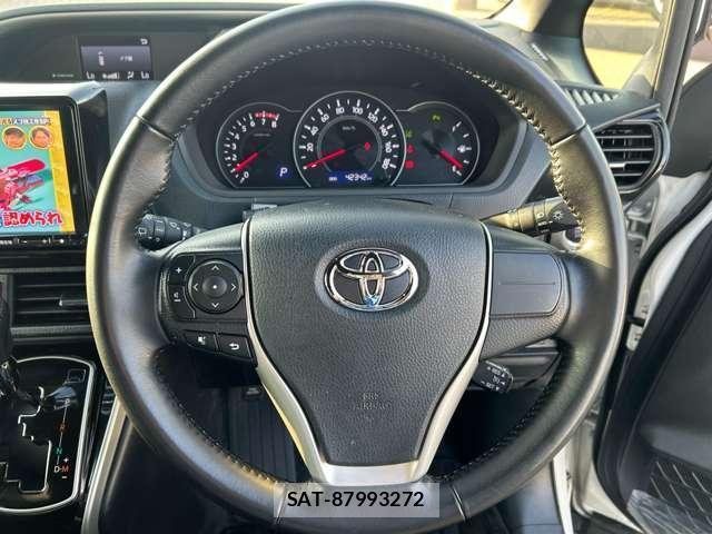 Toyota VOXY 2021-06 8223311-2