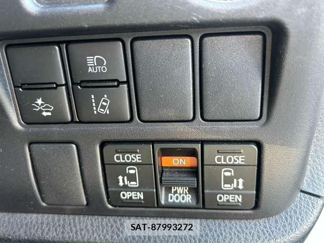 Toyota VOXY 2021-06 8223311-5