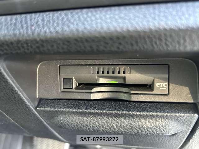 Toyota VOXY 2021-06 8223311-6