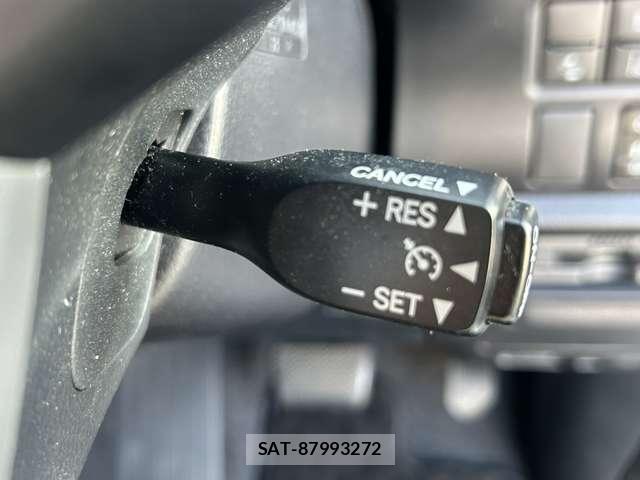 Toyota VOXY 2021-06 8223311-8