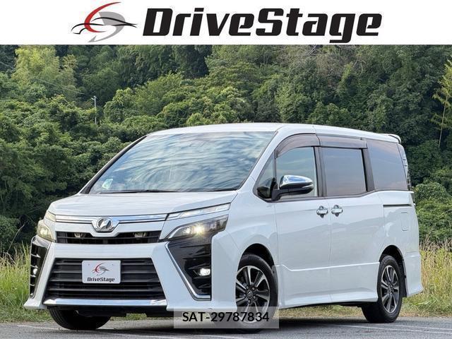 Toyota VOXY 2018-03 8223383-0