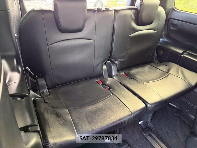Toyota VOXY 2018-03 8223383-11