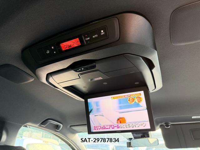 Toyota VOXY 2018-03 8223383-5