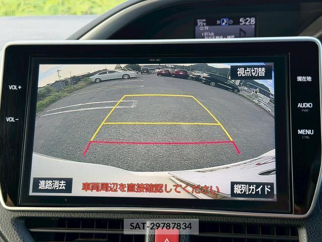 Toyota VOXY 2018-03 8223383-6