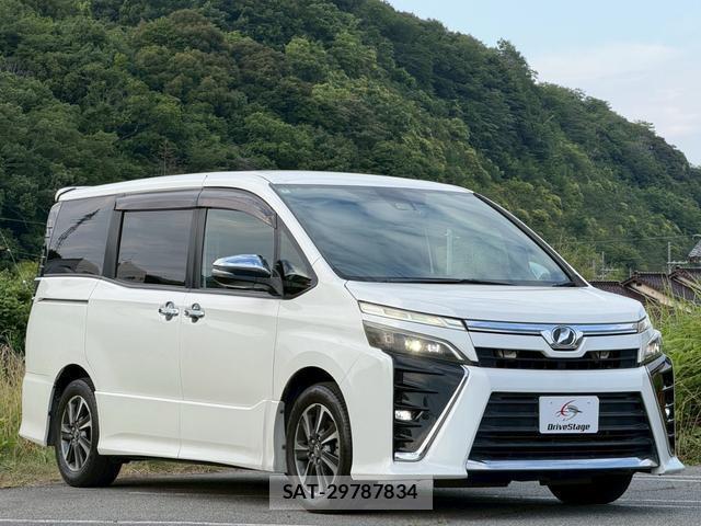 Toyota VOXY 2018-03 8223383-7