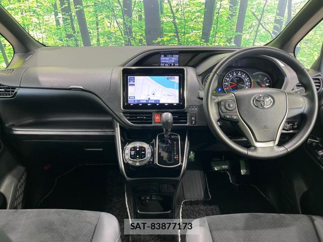 Toyota VOXY 2021-03 8223519-1